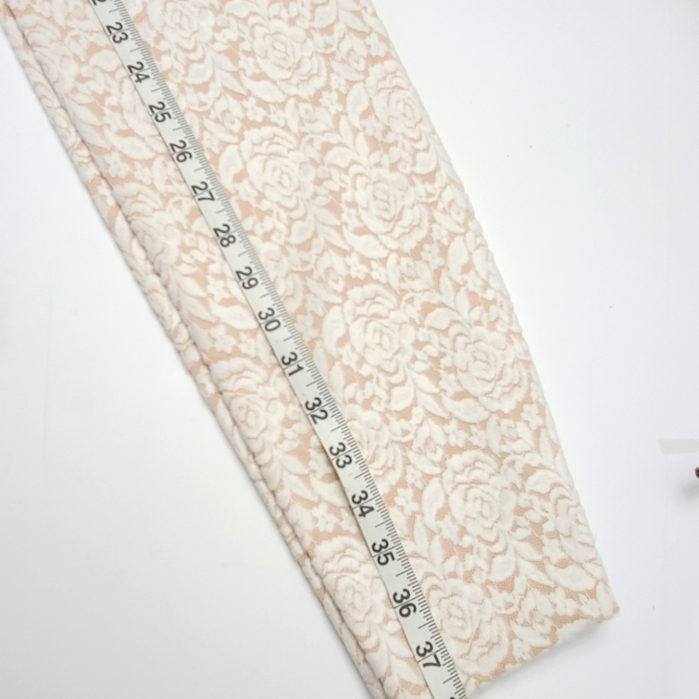 Hue Lace Leggings - Picture 8 of 8